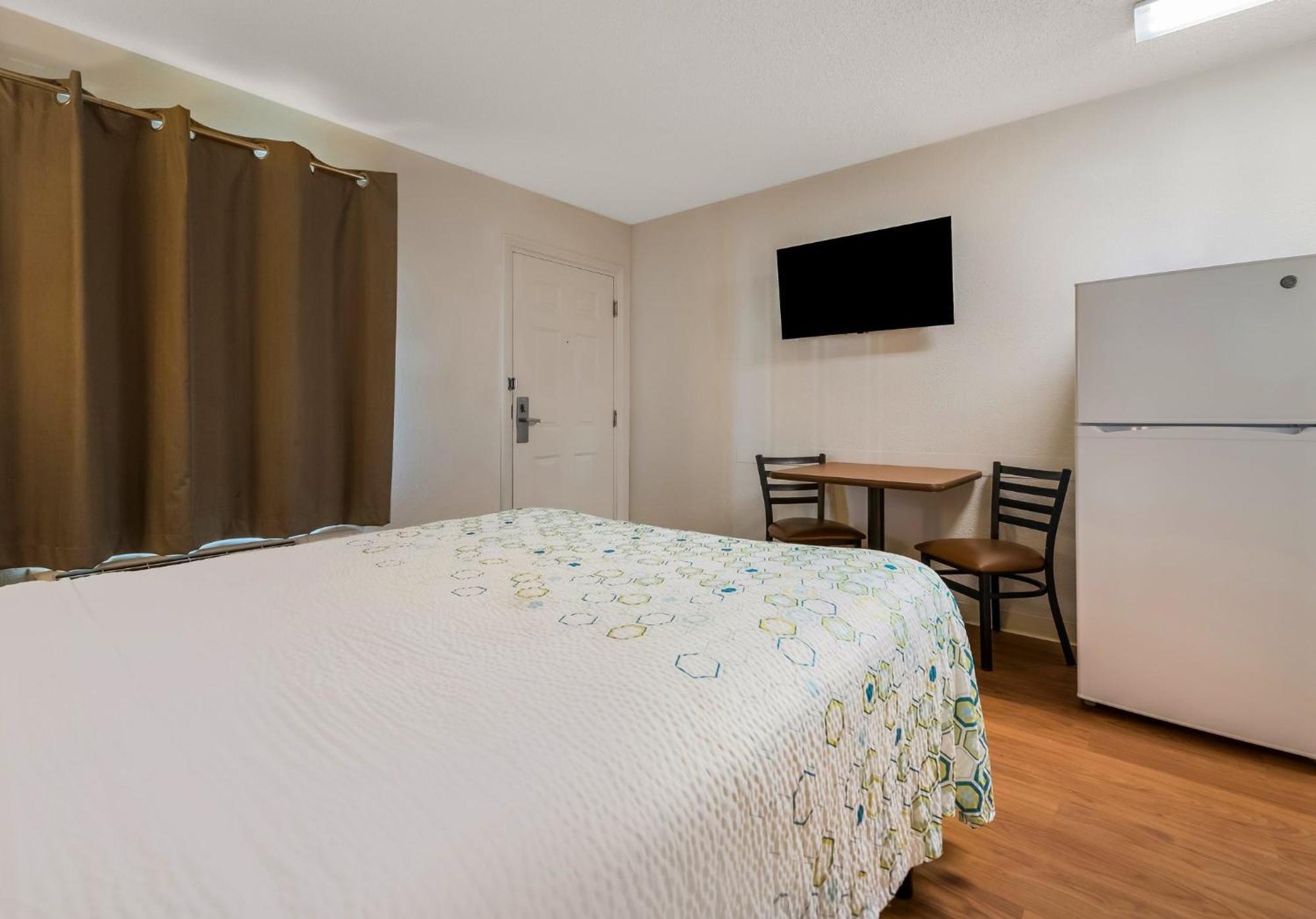 Hometowne By Red Roof Orlando - Ucf Area Motel