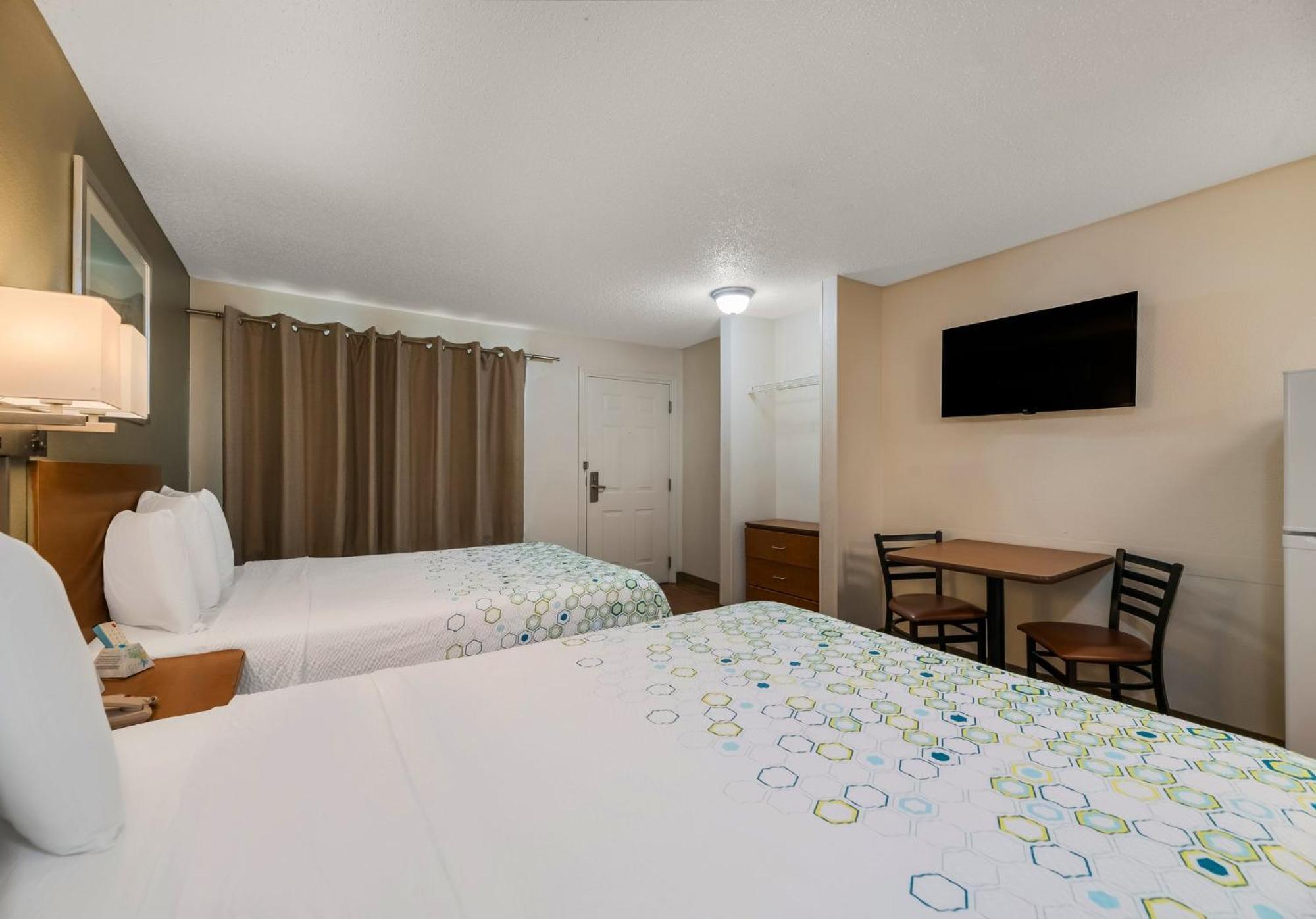 Motel Hometowne By Red Roof Orlando - Ucf Area 2*