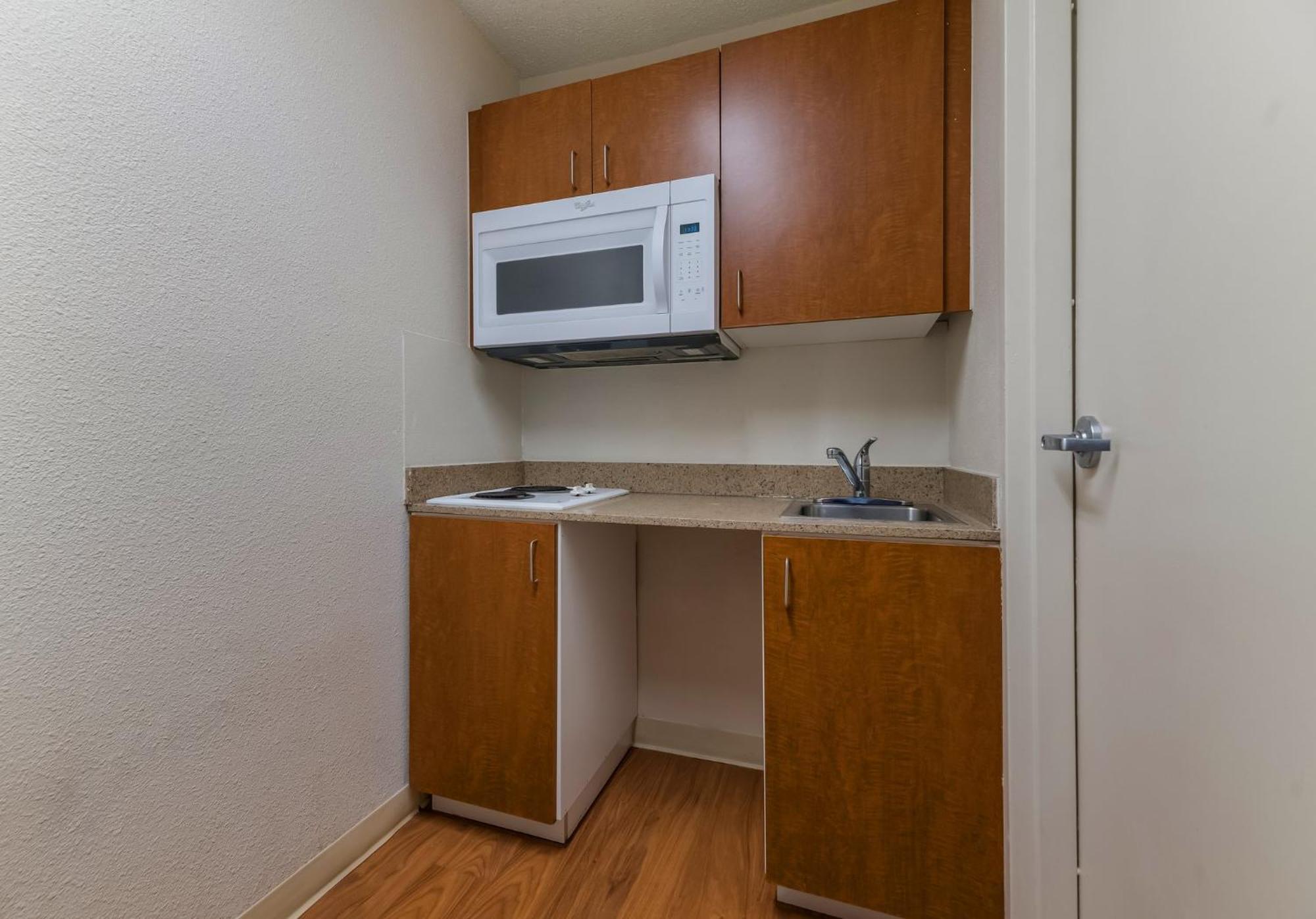 Hometowne By Red Roof Orlando - Ucf Area Alafaya