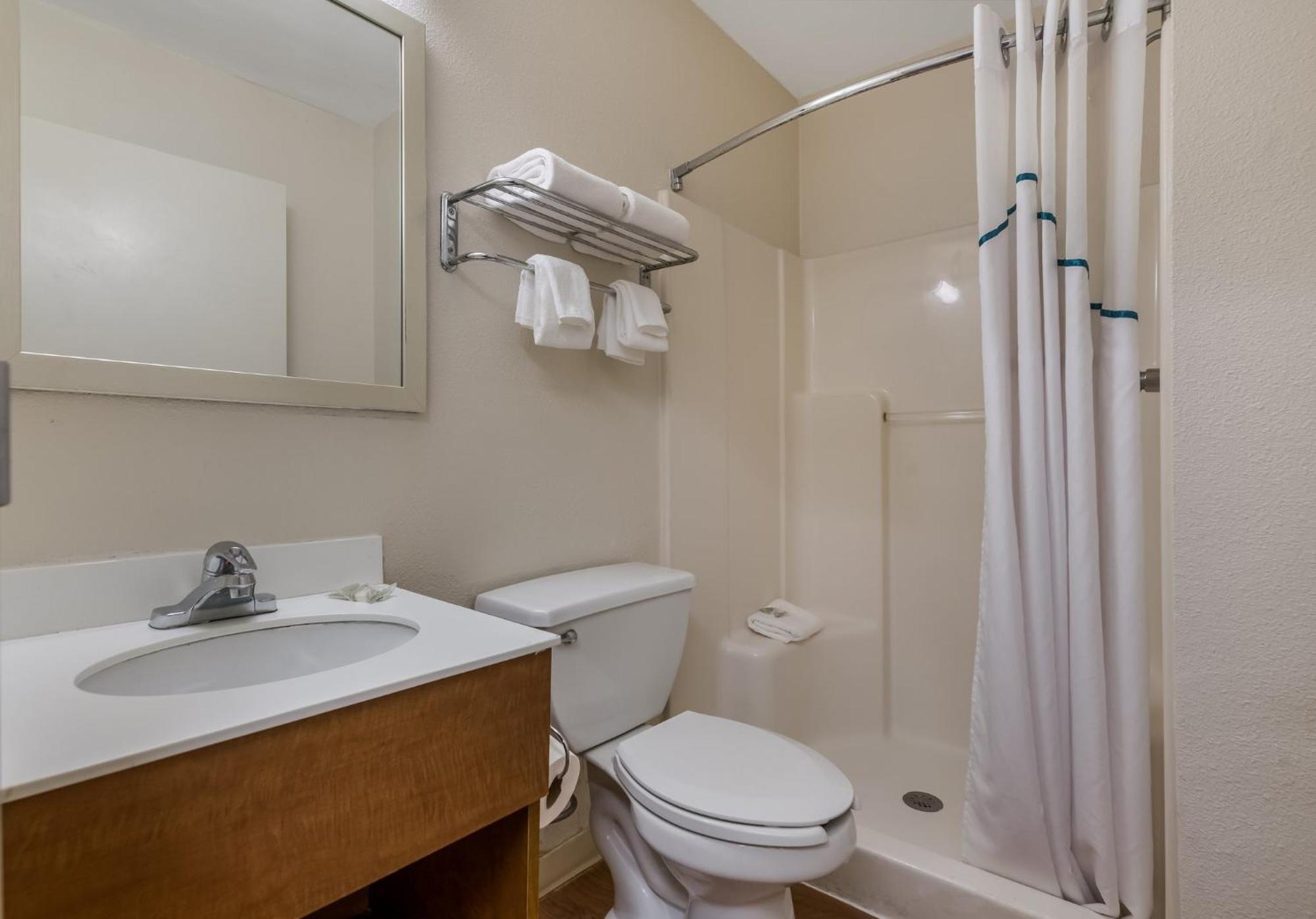 Motel Hometowne By Red Roof Orlando - Ucf Area 2*