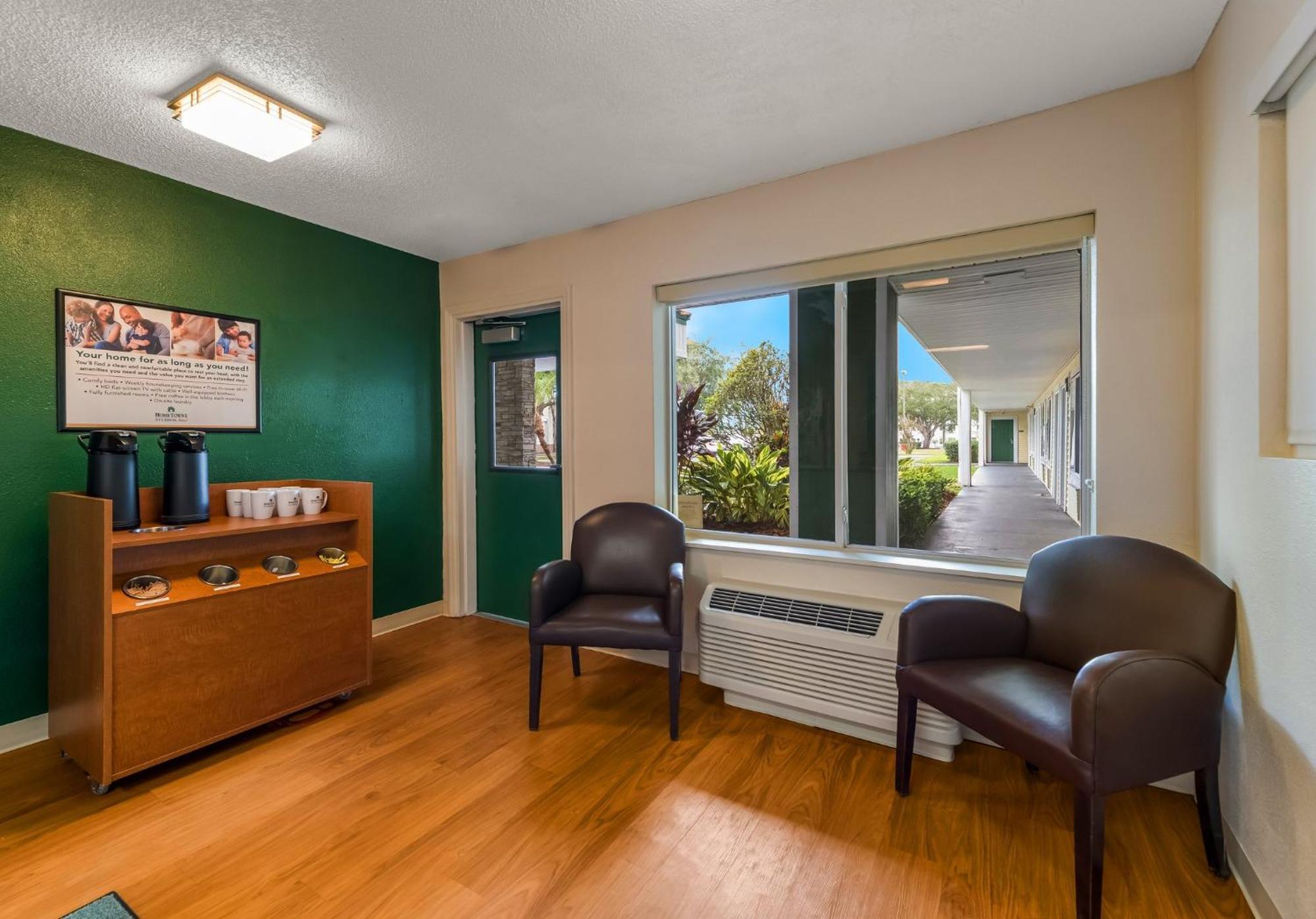 Hometowne By Red Roof Orlando - Ucf Area 2*