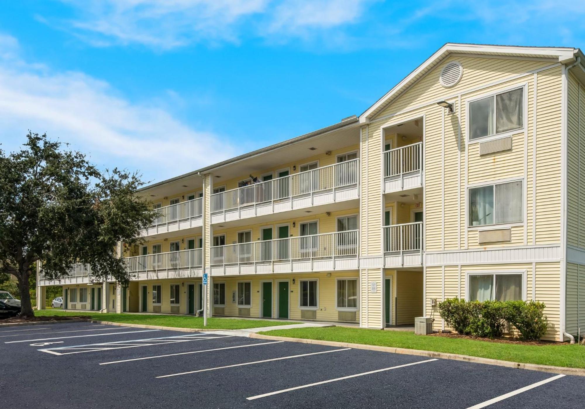 Hometowne By Red Roof Orlando - Ucf Area Motel 2*