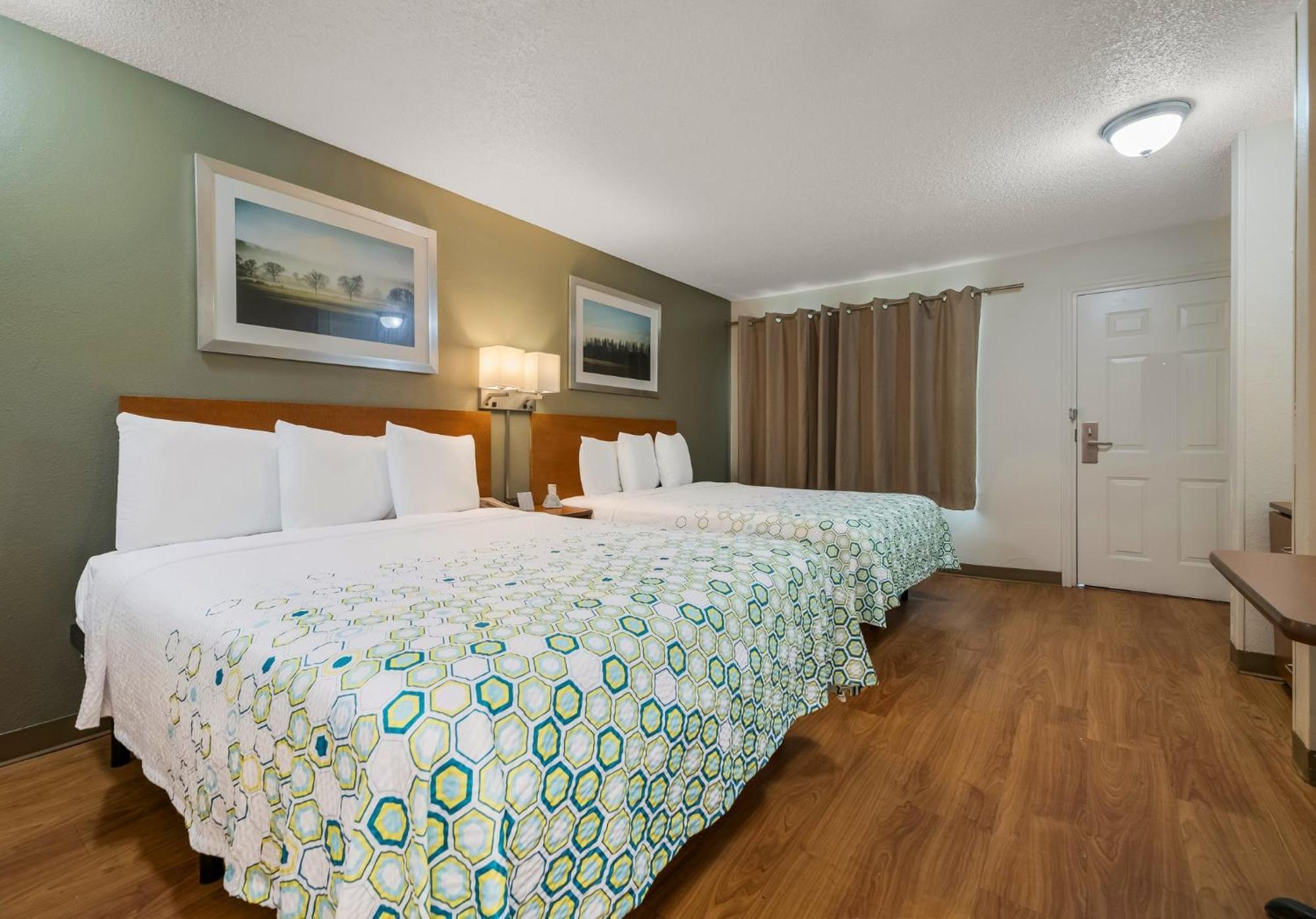 Hometowne By Red Roof Orlando - Ucf Area 2*