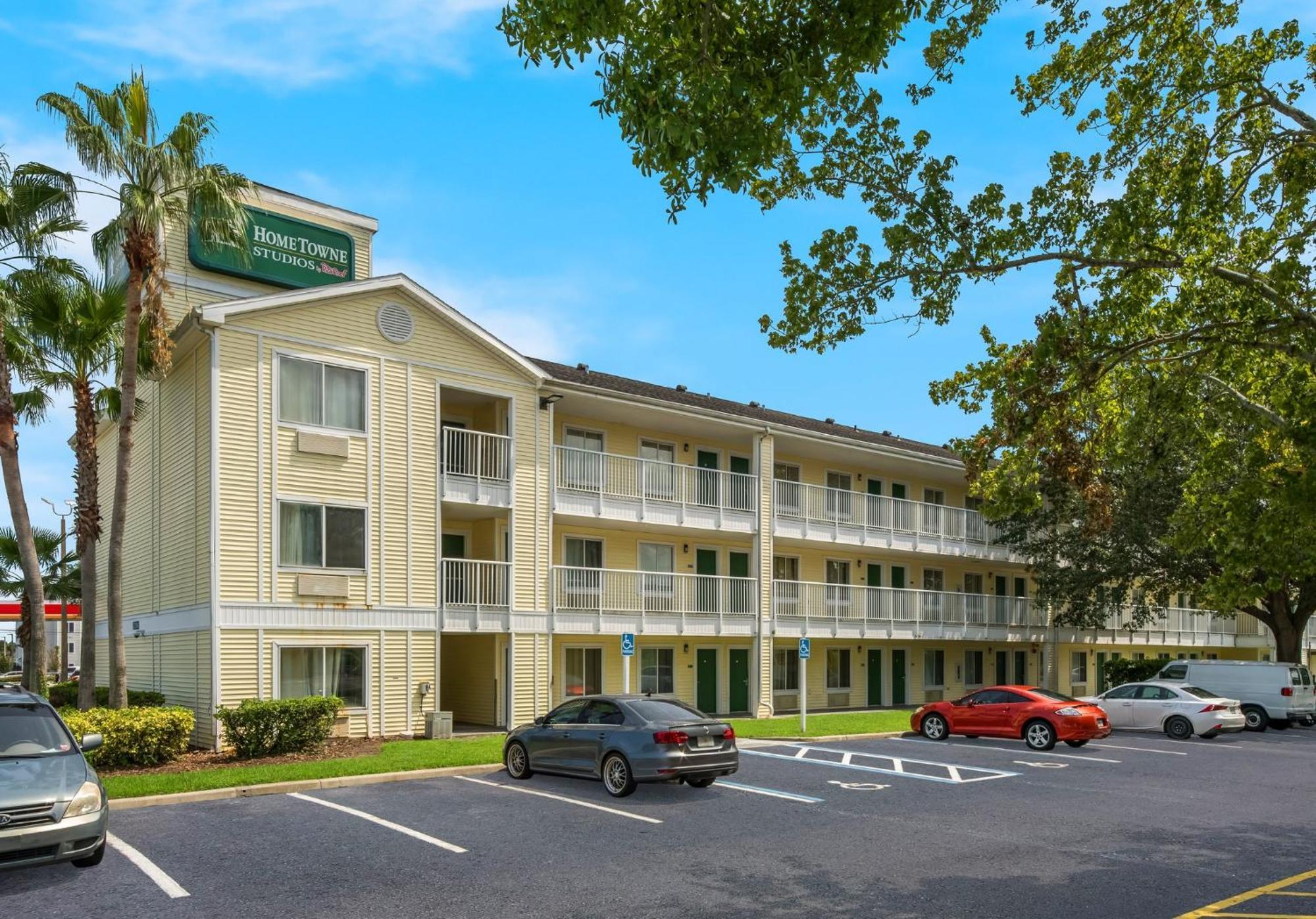 Hometowne By Red Roof Orlando - Ucf Area Motel
