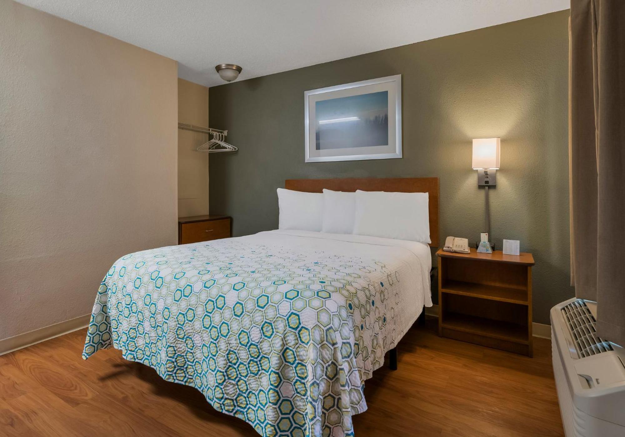 Hometowne By Red Roof Orlando - Ucf Area Motel