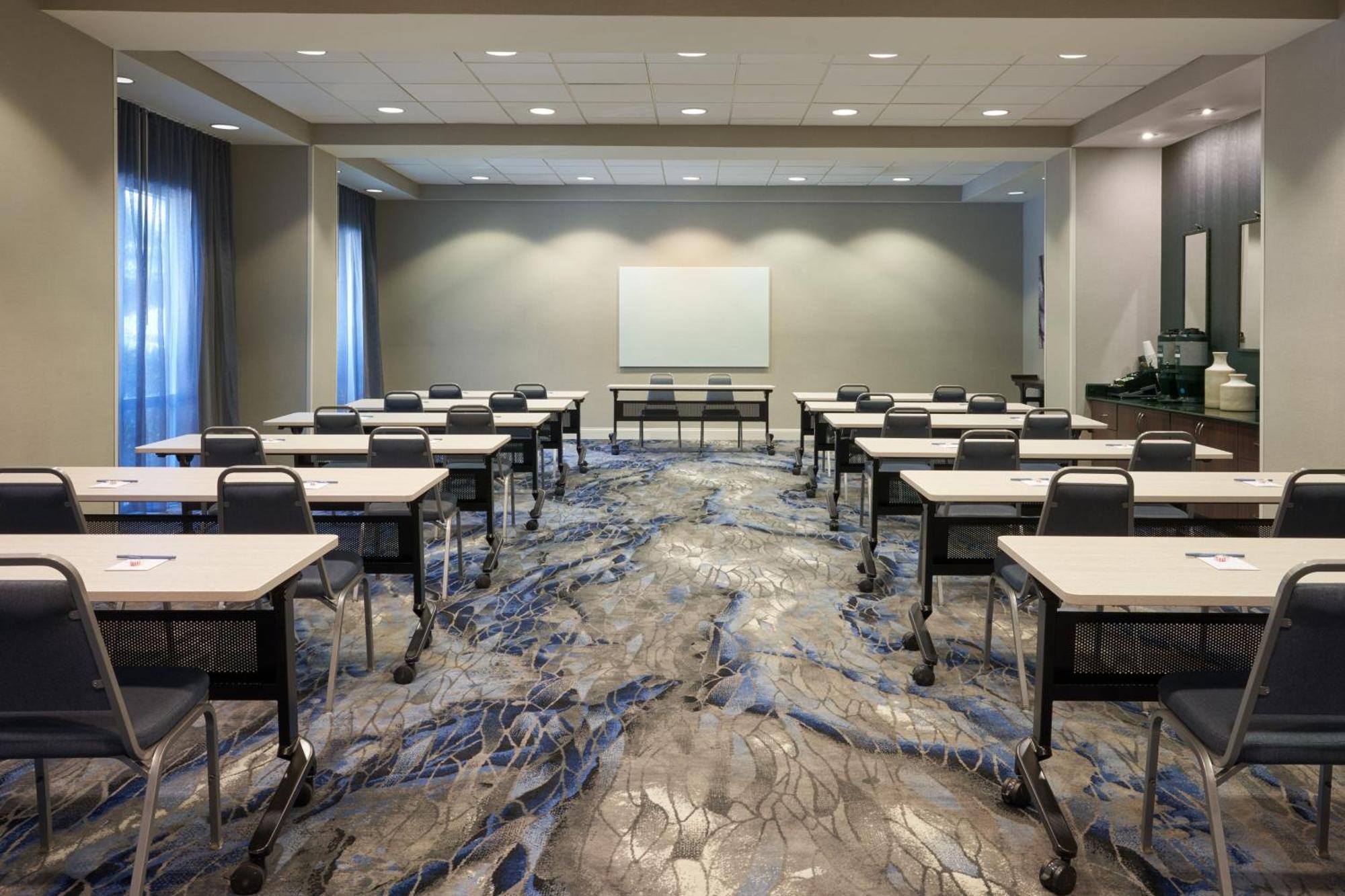 Fairfield & By Marriott Orlando International Drive/convention Center Hotel Williamsburg