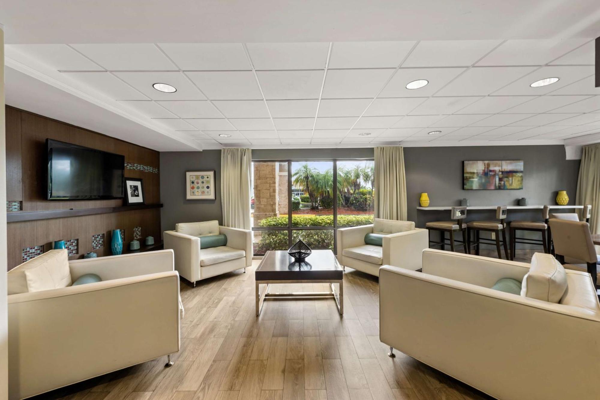 Hampton Miami-airport West 3*