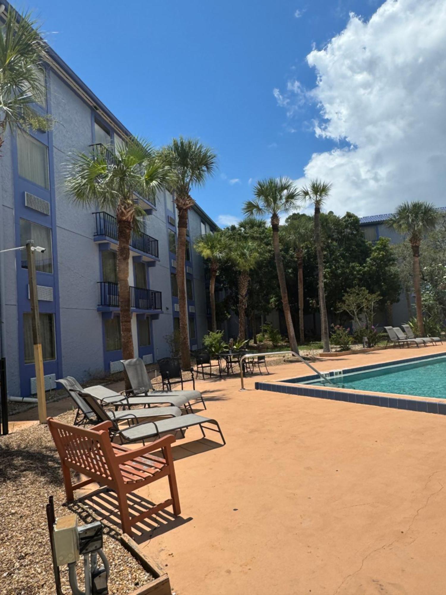 Monumental Movieland Hotel 3*