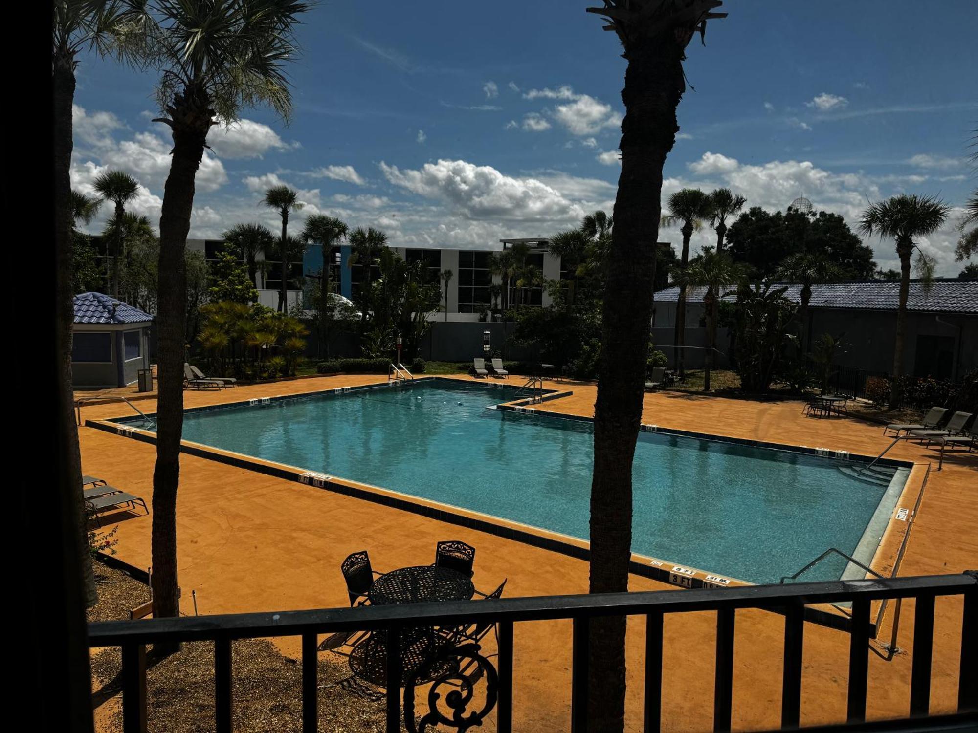 Monumental Movieland Hotel 3*