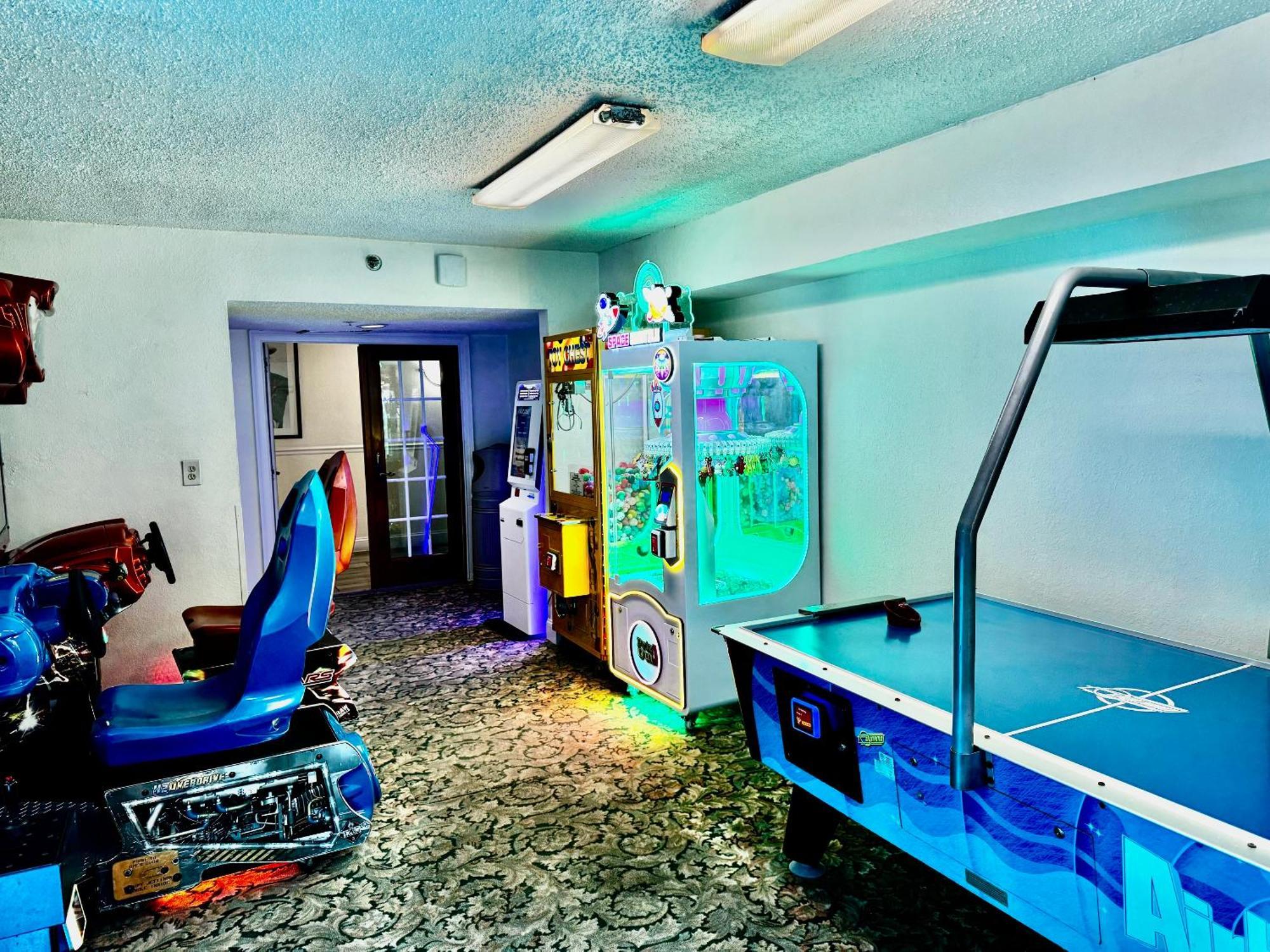 Monumental Movieland Hotel 3*