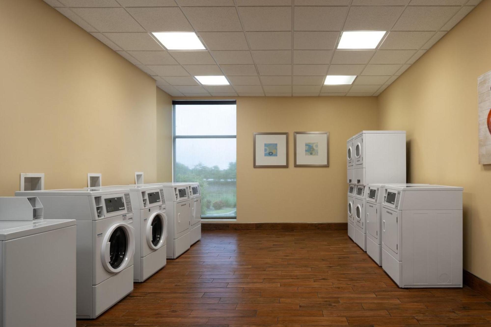 Springhill By Marriott Orlando At Flamingo Crossings Town Center-western Entrance 3*