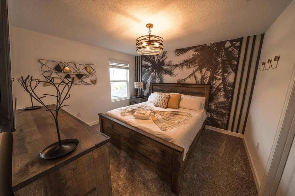 Dream Vacation With View, Pool, More, And Walking Distance To *