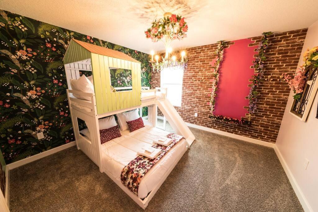 Dream Vacation With View, Pool, More, And Walking Distance To * Kissimmee