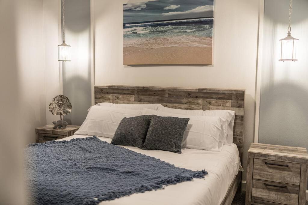 Dream Vacation With View, Pool, More, And Walking Distance To *