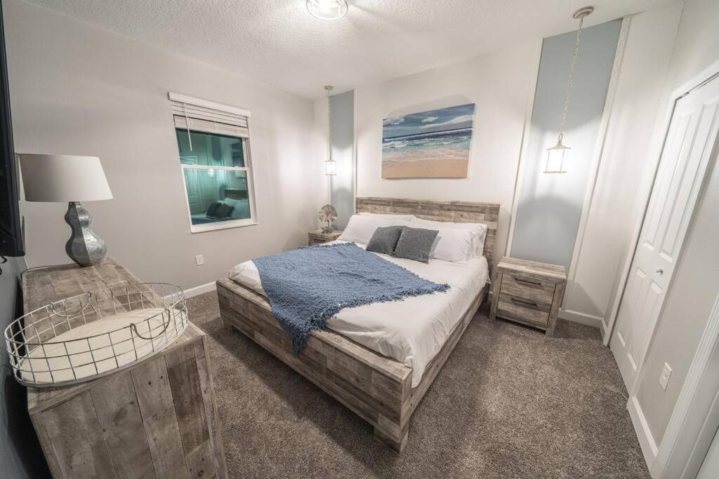 Dream Vacation With View, Pool, More, And Walking Distance To Kissimmee