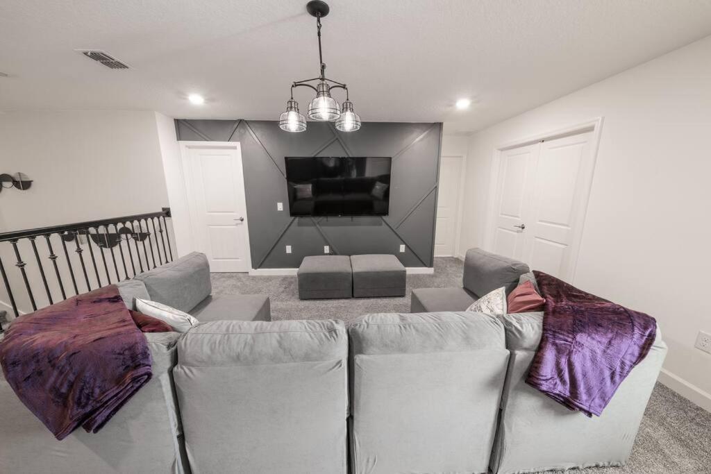 Dream Vacation With View, Pool, More, And Walking Distance To * Kissimmee