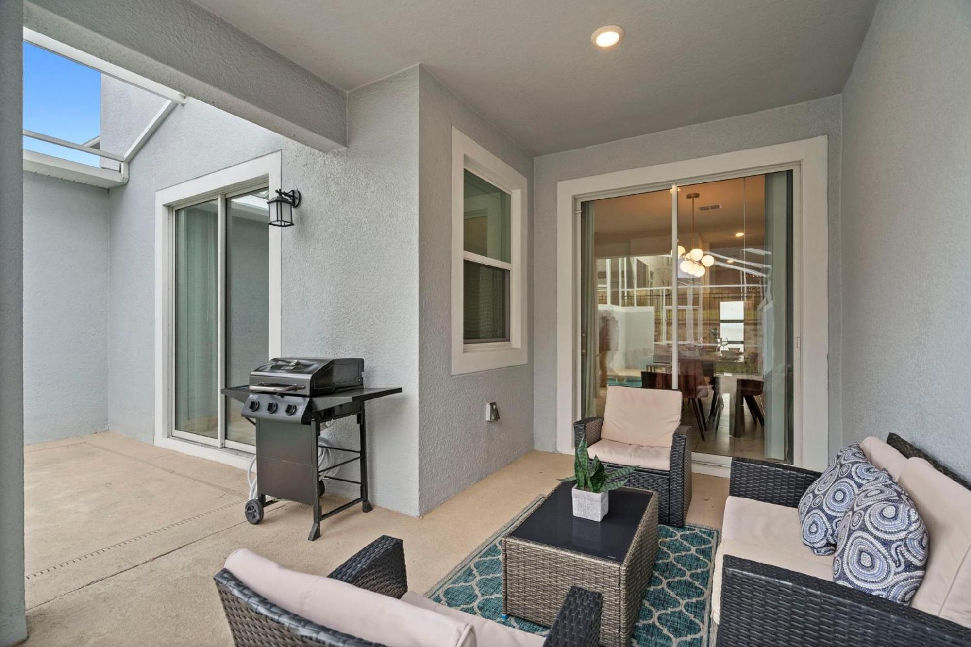 Lovely 4 Bedroom With Private Pool *