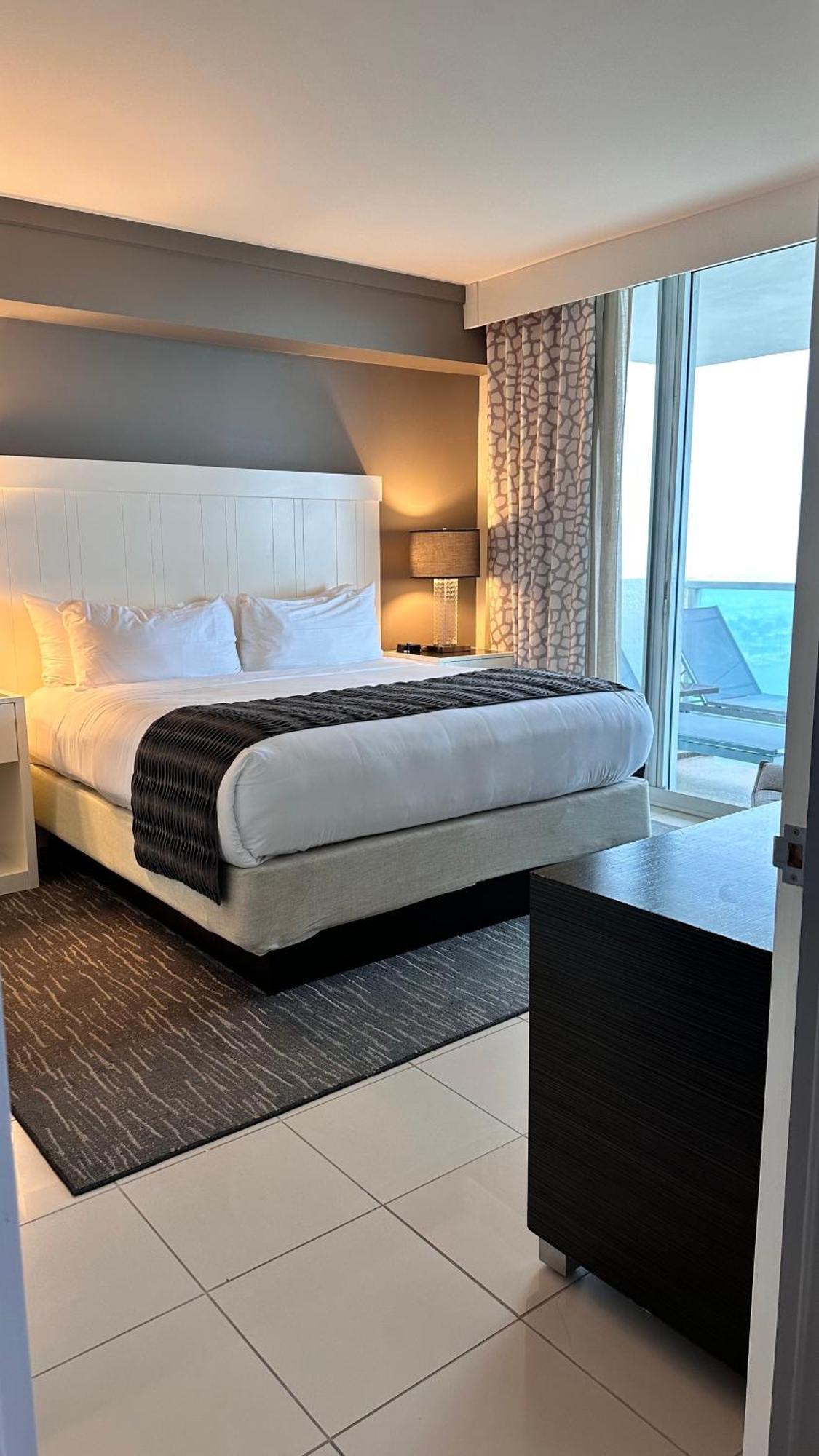 Apartment Breathtaking Direct Bay Views 2 Bedroom With Parking Miami