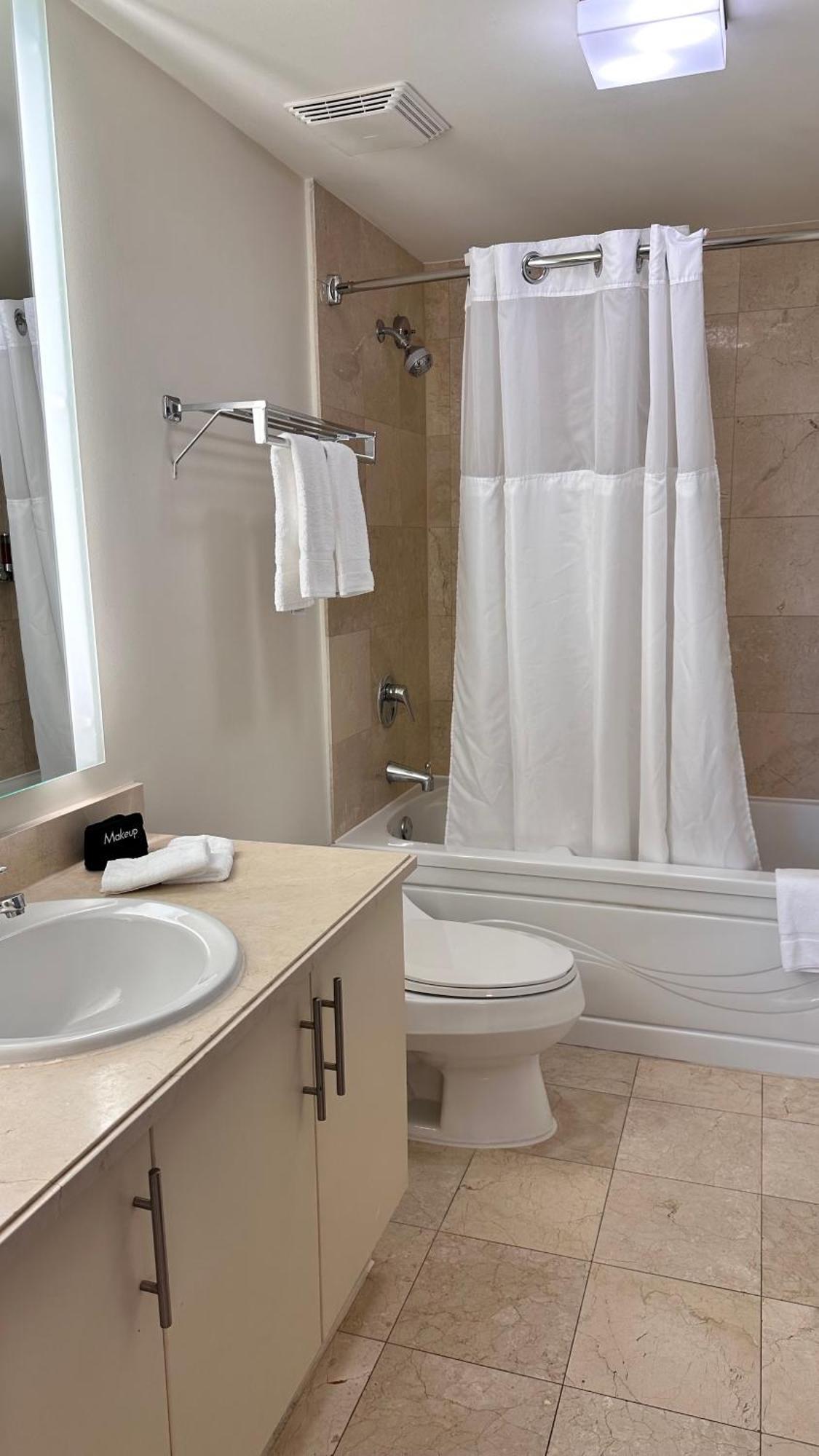 Breathtaking Direct Bay Views 2 Bedroom With Parking * Miami