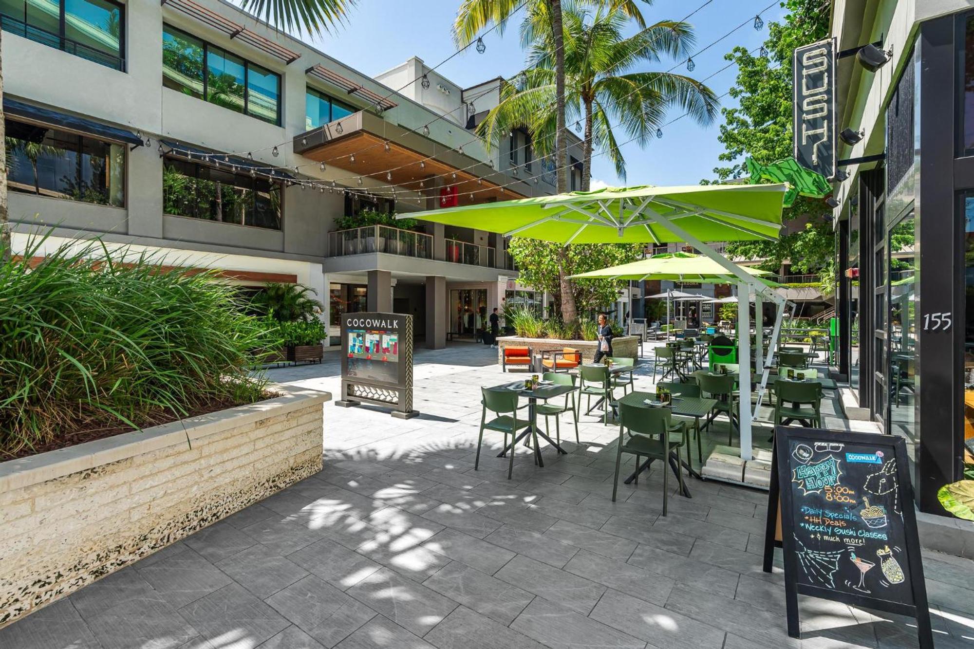 Breathtaking Direct Bay Views 2 Bedroom With Parking