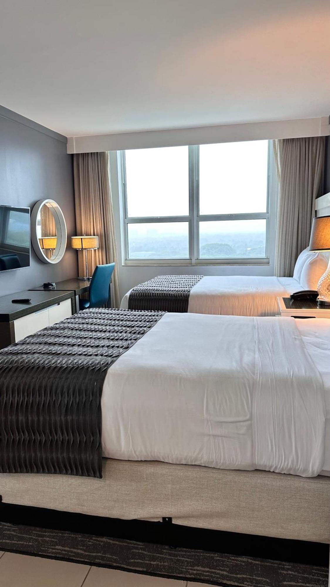 Apartment Breathtaking Direct Bay Views 2 Bedroom With Parking