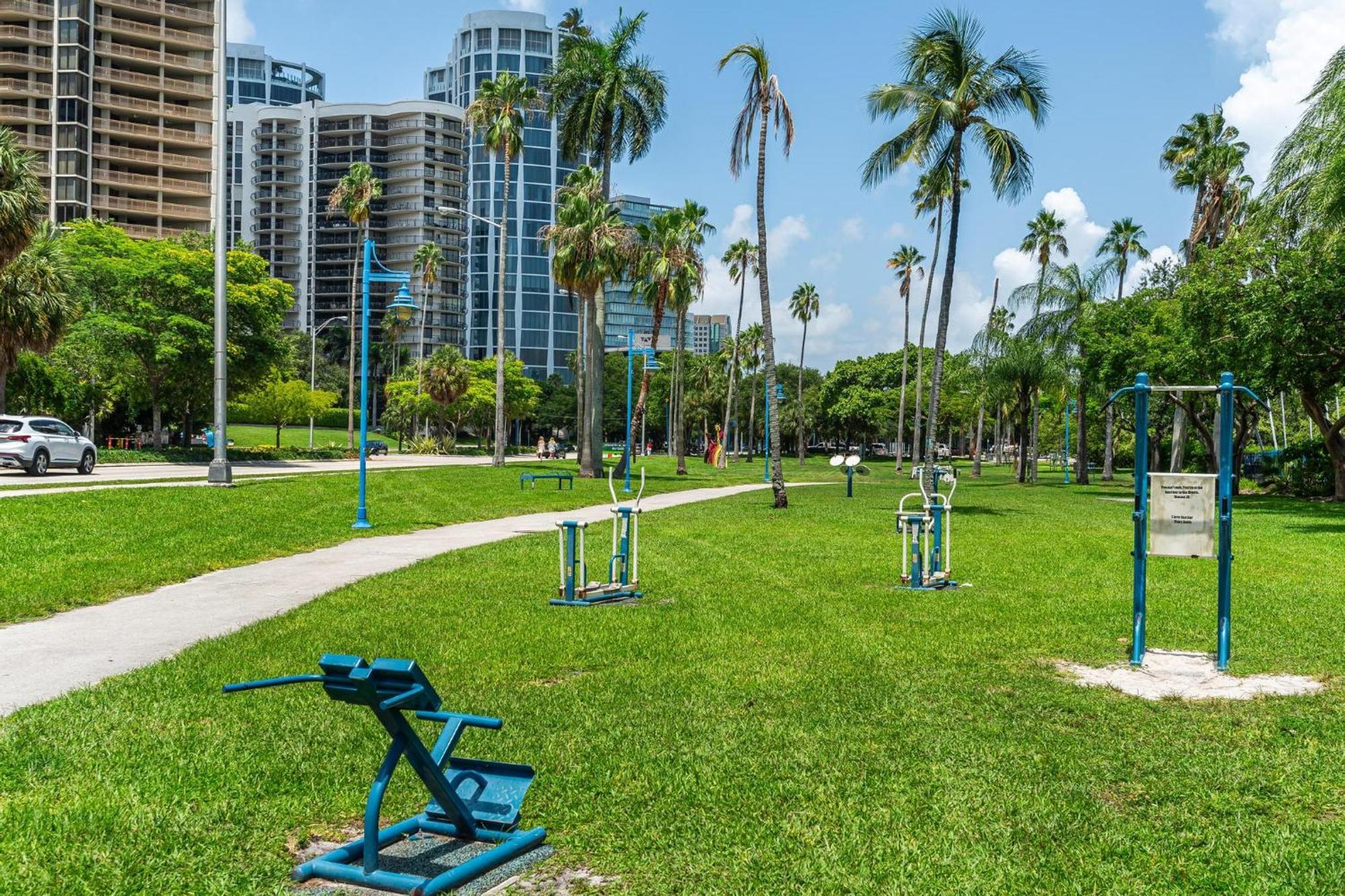 Breathtaking Direct Bay Views 2 Bedroom With Parking Miami