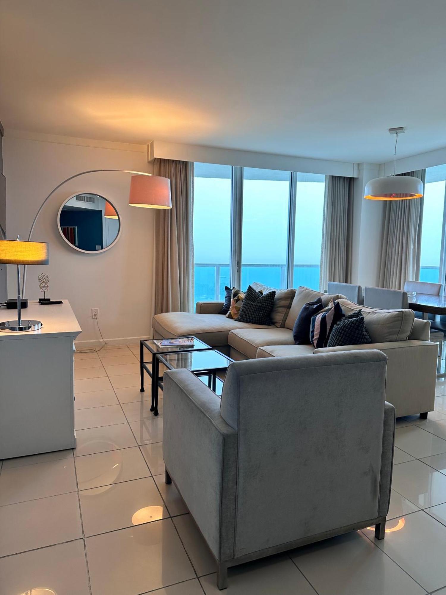 Apartment Breathtaking Direct Bay Views 2 Bedroom With Parking