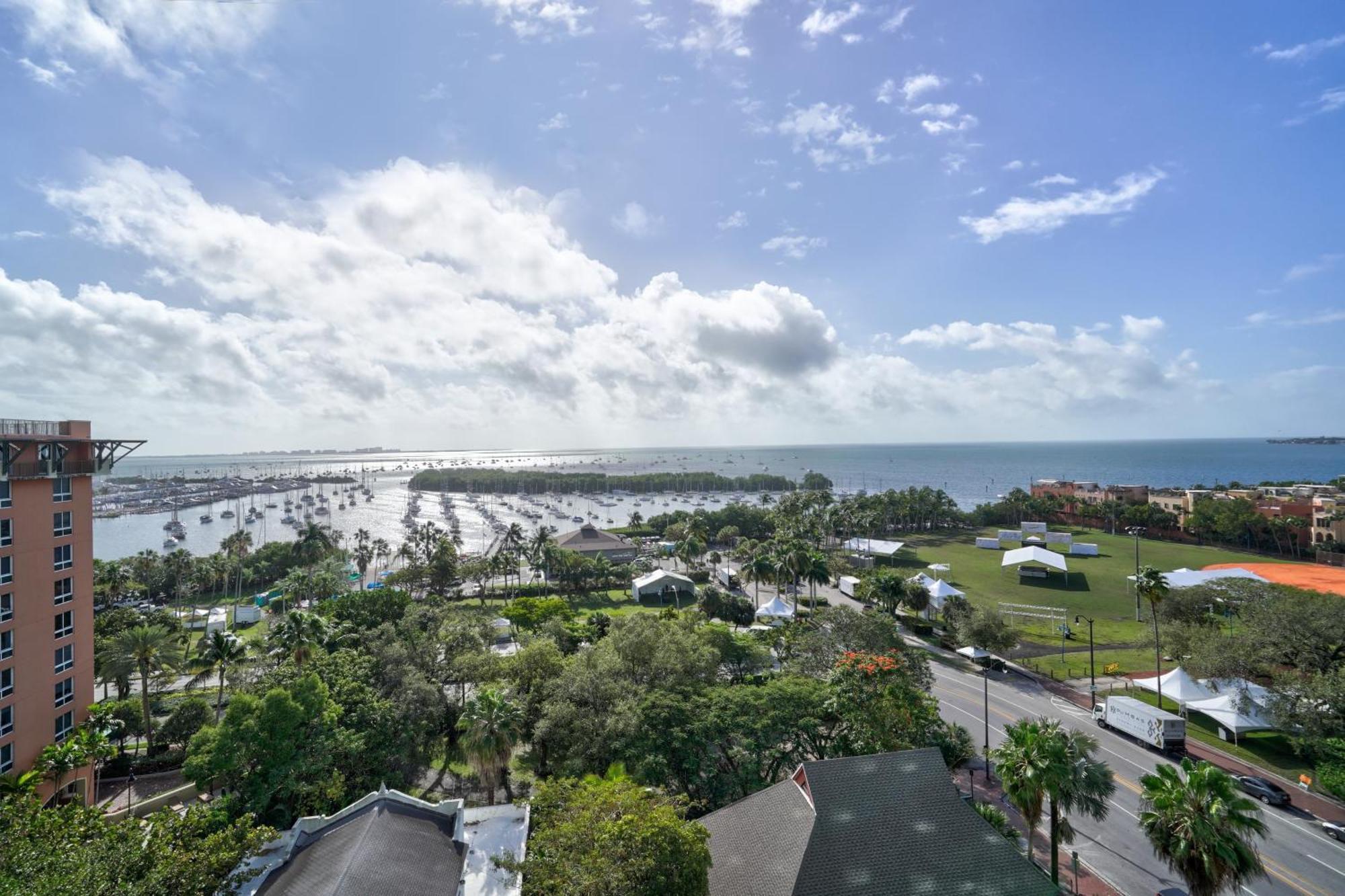 Apartment Breathtaking Direct Bay Views 2 Bedroom With Parking
