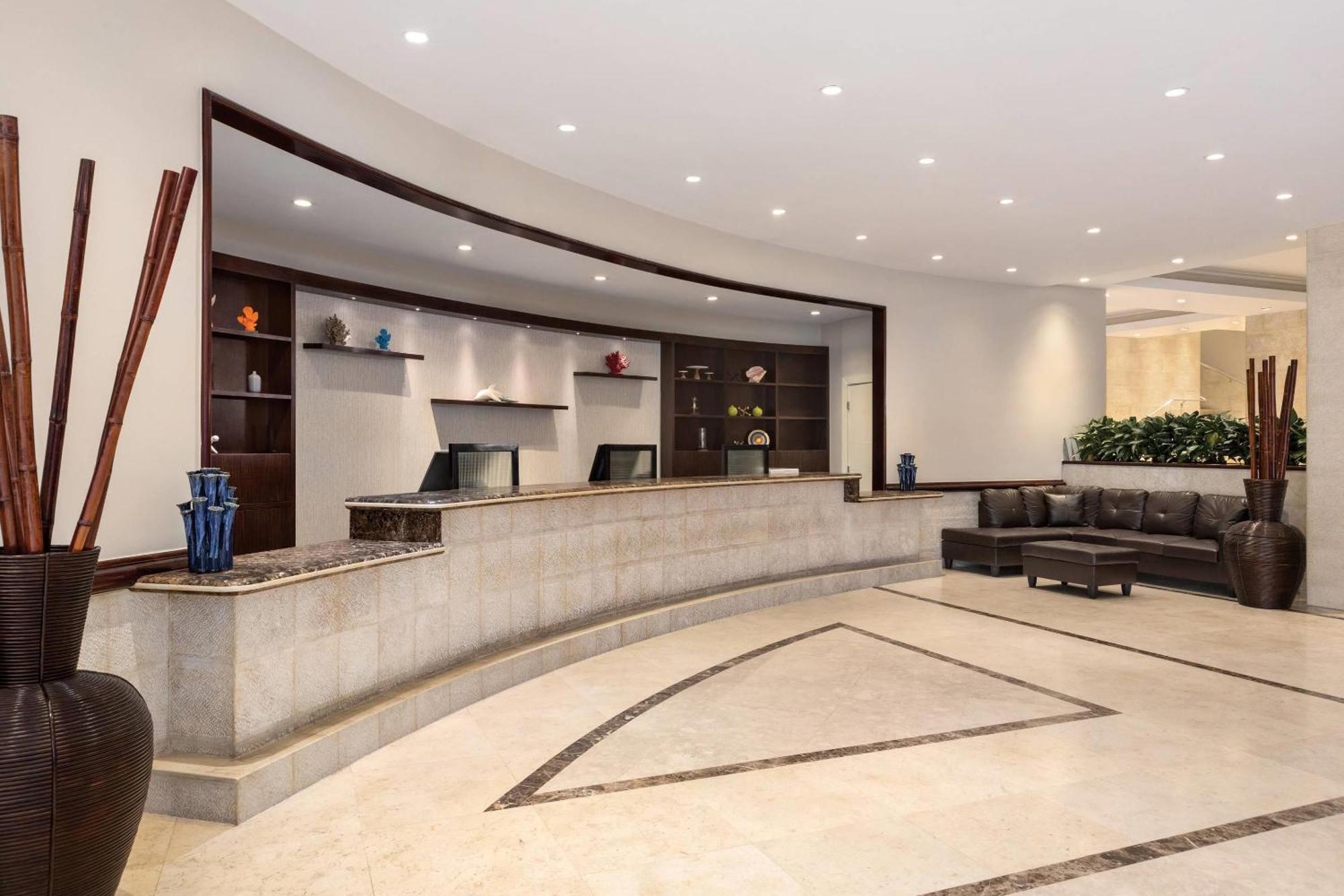 Radisson Miami Hotel