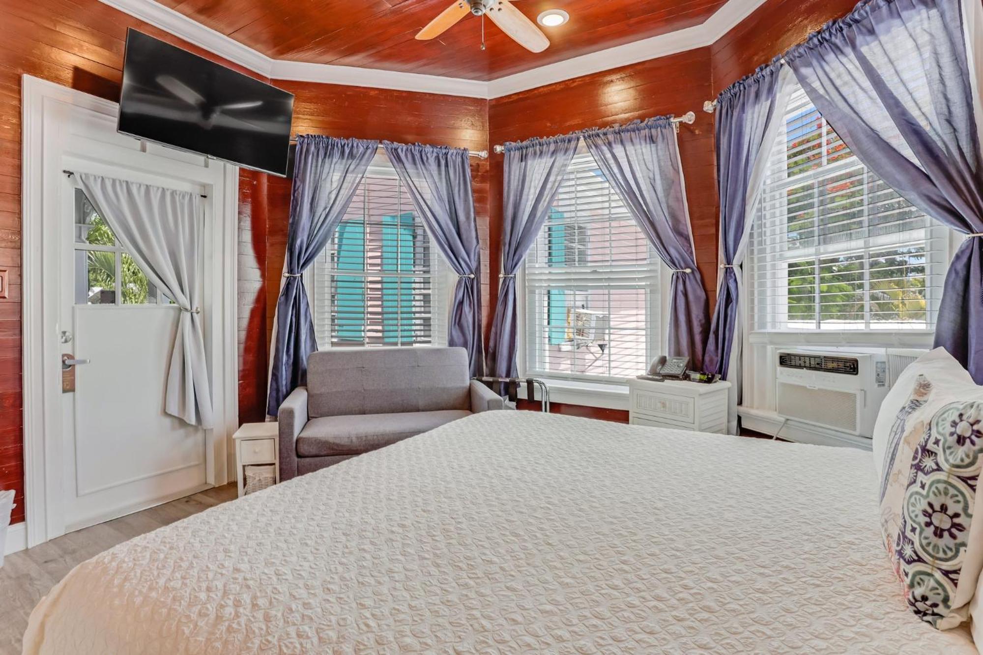 The Palms Hotel 3*