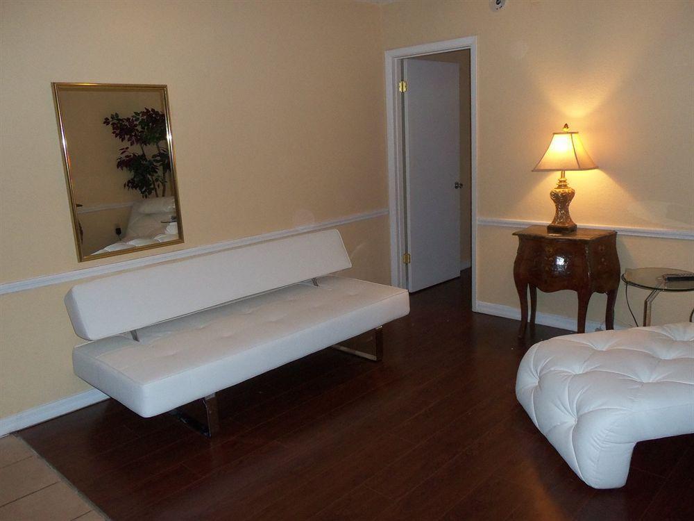 Hotel Claremont Kissimmee 2*