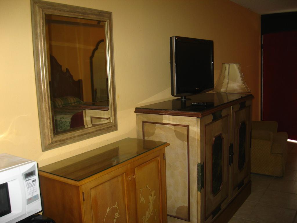 Lake Cecile And Suites