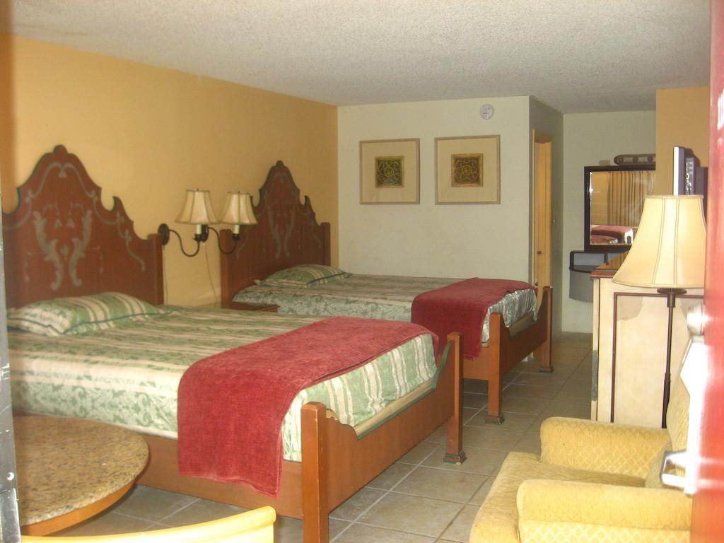 Lake Cecile And Suites Hotel