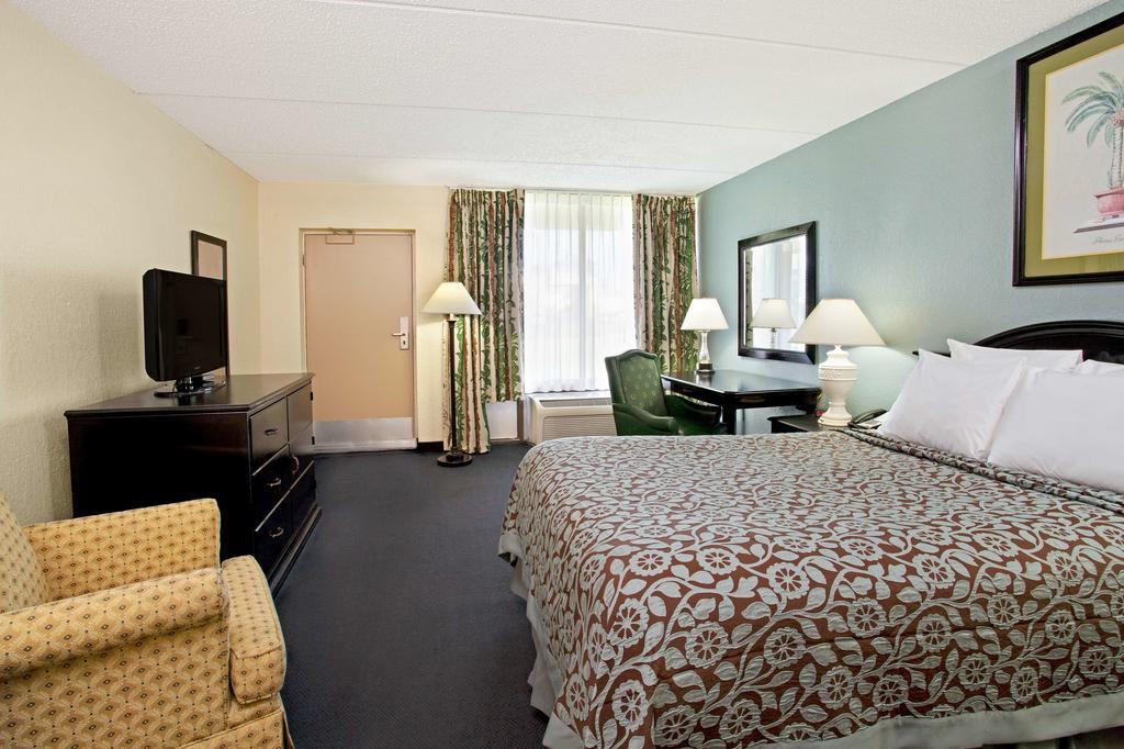Days By Wyndham Orlando Airport Florida Mall Williamsburg