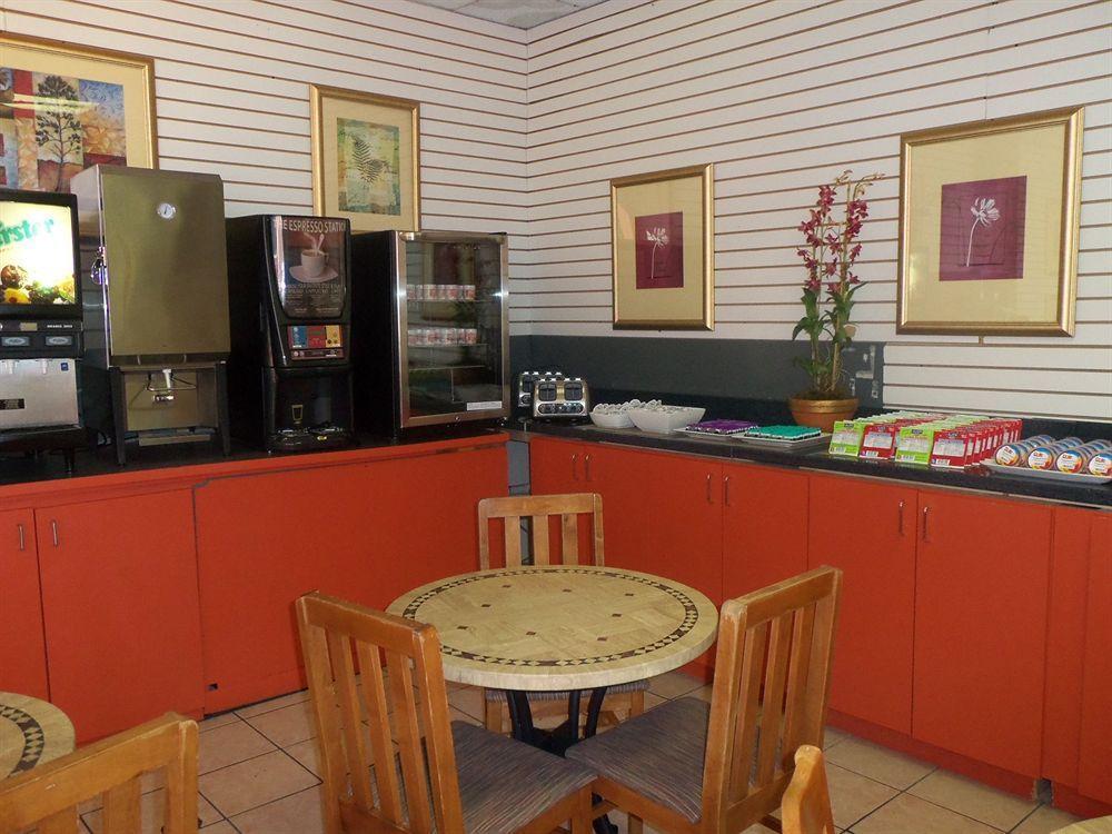 Claremont Kissimmee 2*
