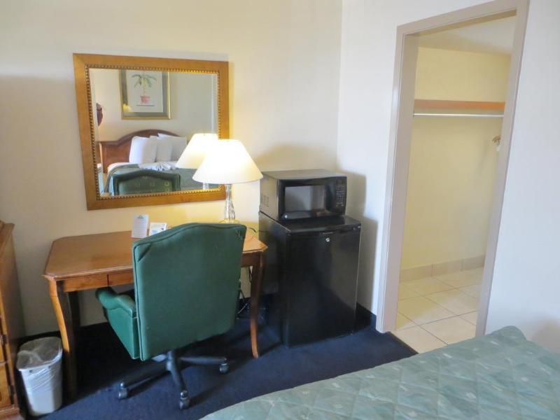 Hotel Days By Wyndham Orlando Airport Florida Mall Williamsburg