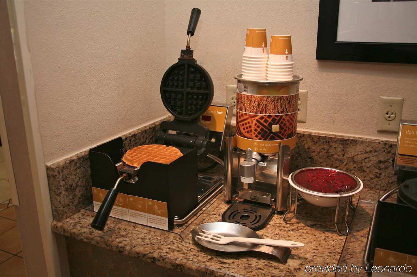 Hampton & Orlando-east Ucf Hotel 3*