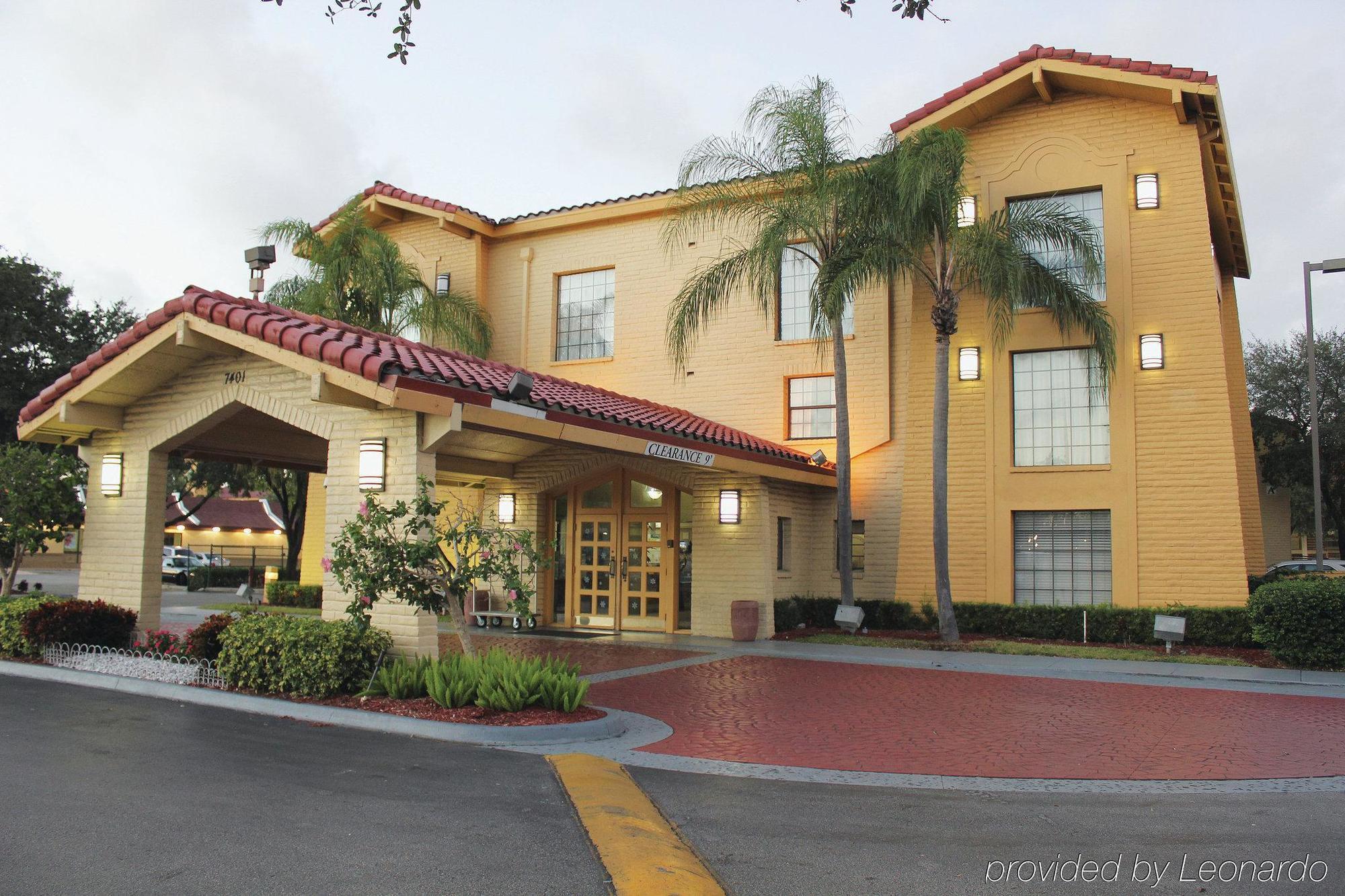 Hotel La Quinta By Wyndham Miami Airport North 3*
