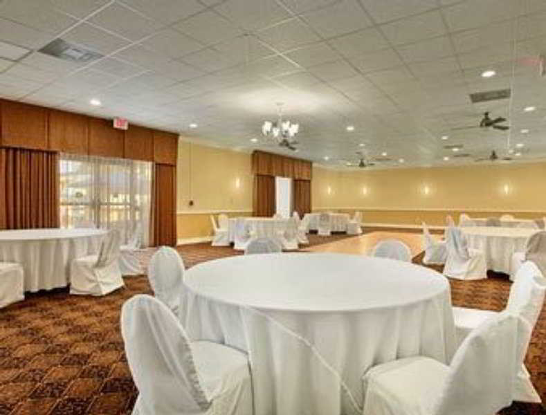 Hotel Days By Wyndham Orlando Airport Florida Mall Williamsburg