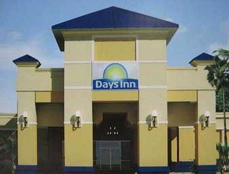 Days By Wyndham Orlando Airport Florida Mall Hotel