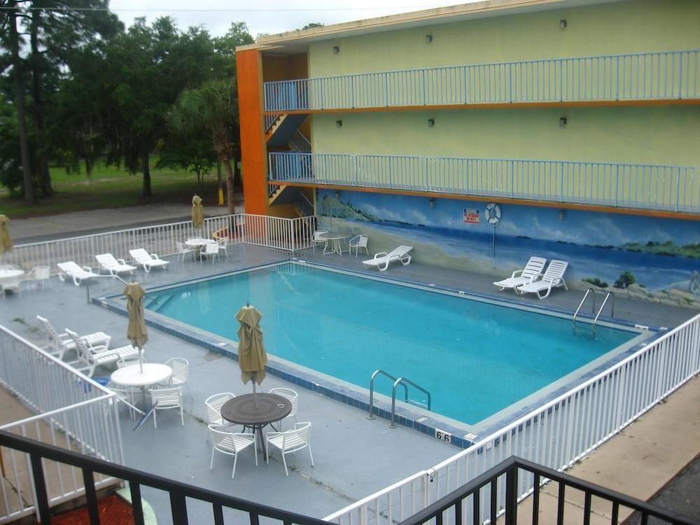 Lake Cecile And Suites Hotel Kissimmee