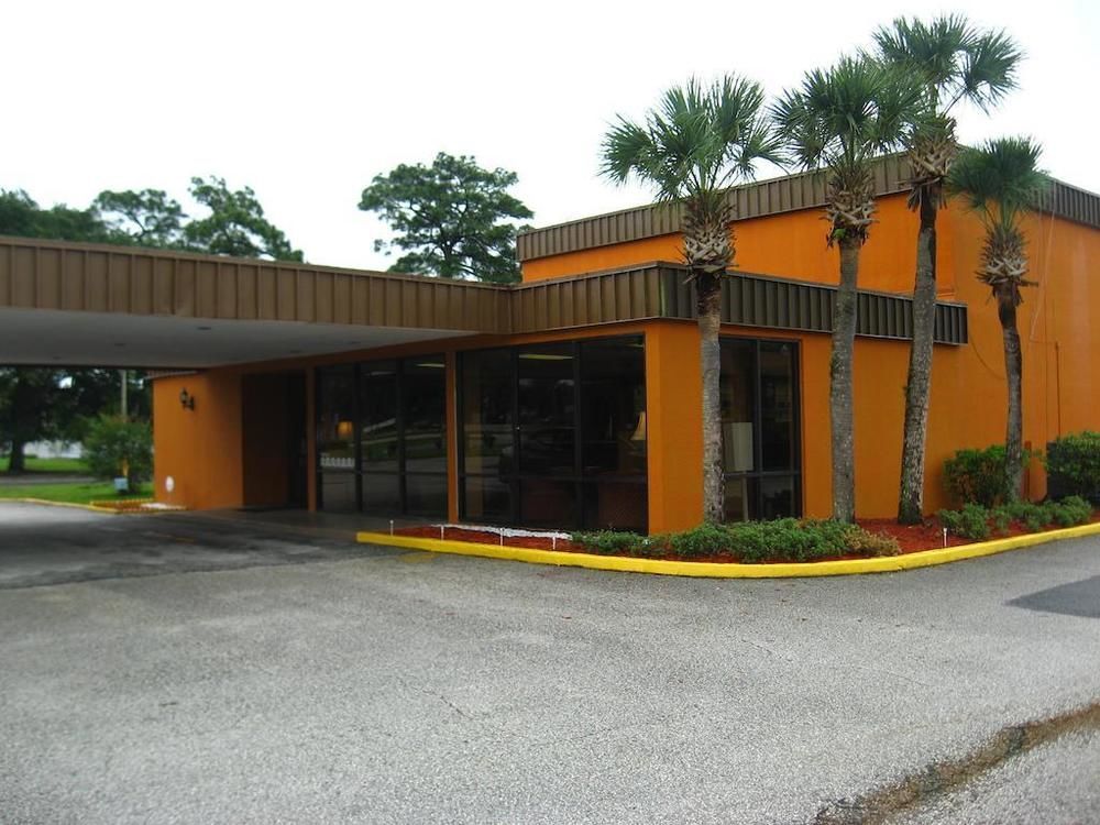 Lake Cecile And Suites