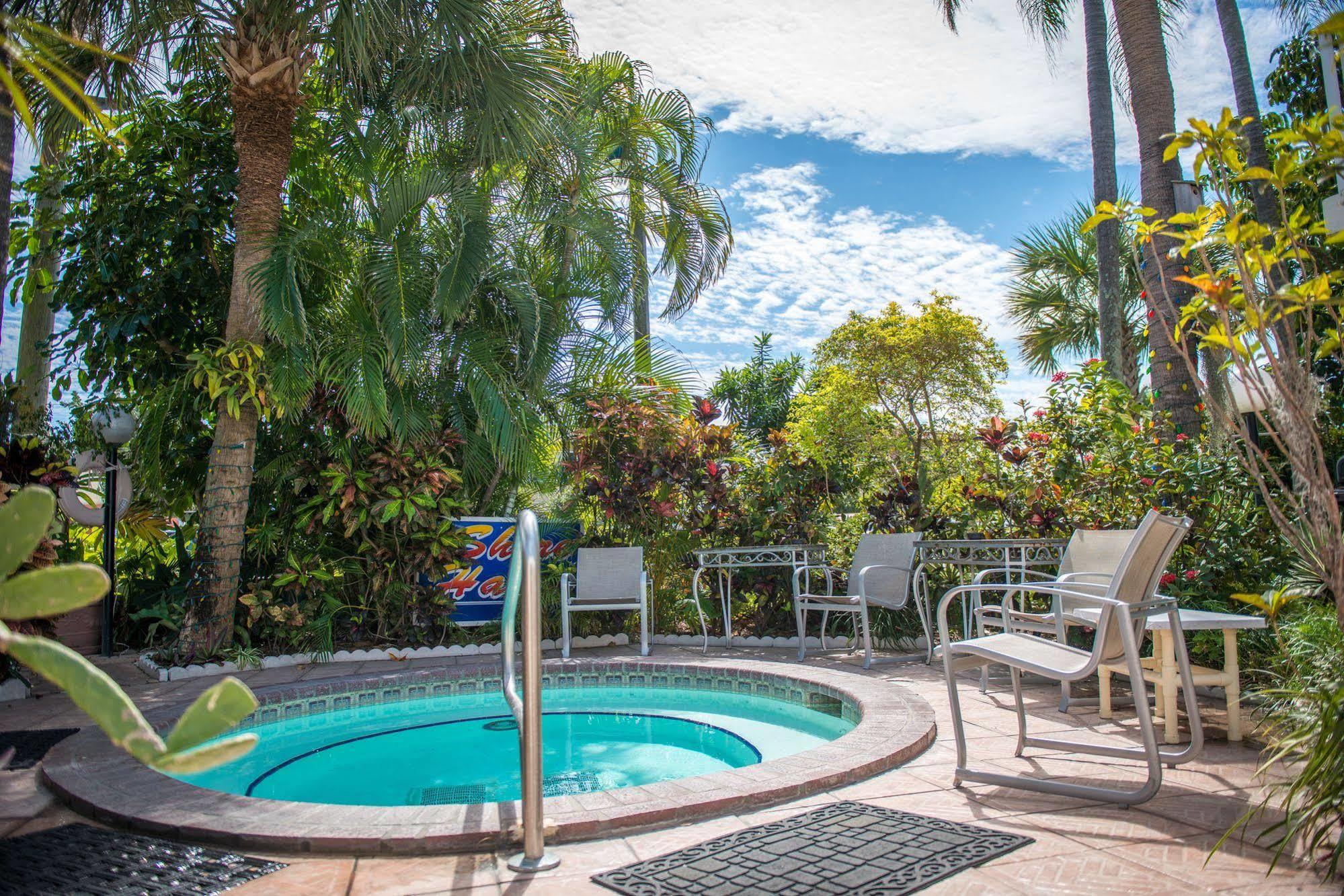 Shore Haven Hotel 2*