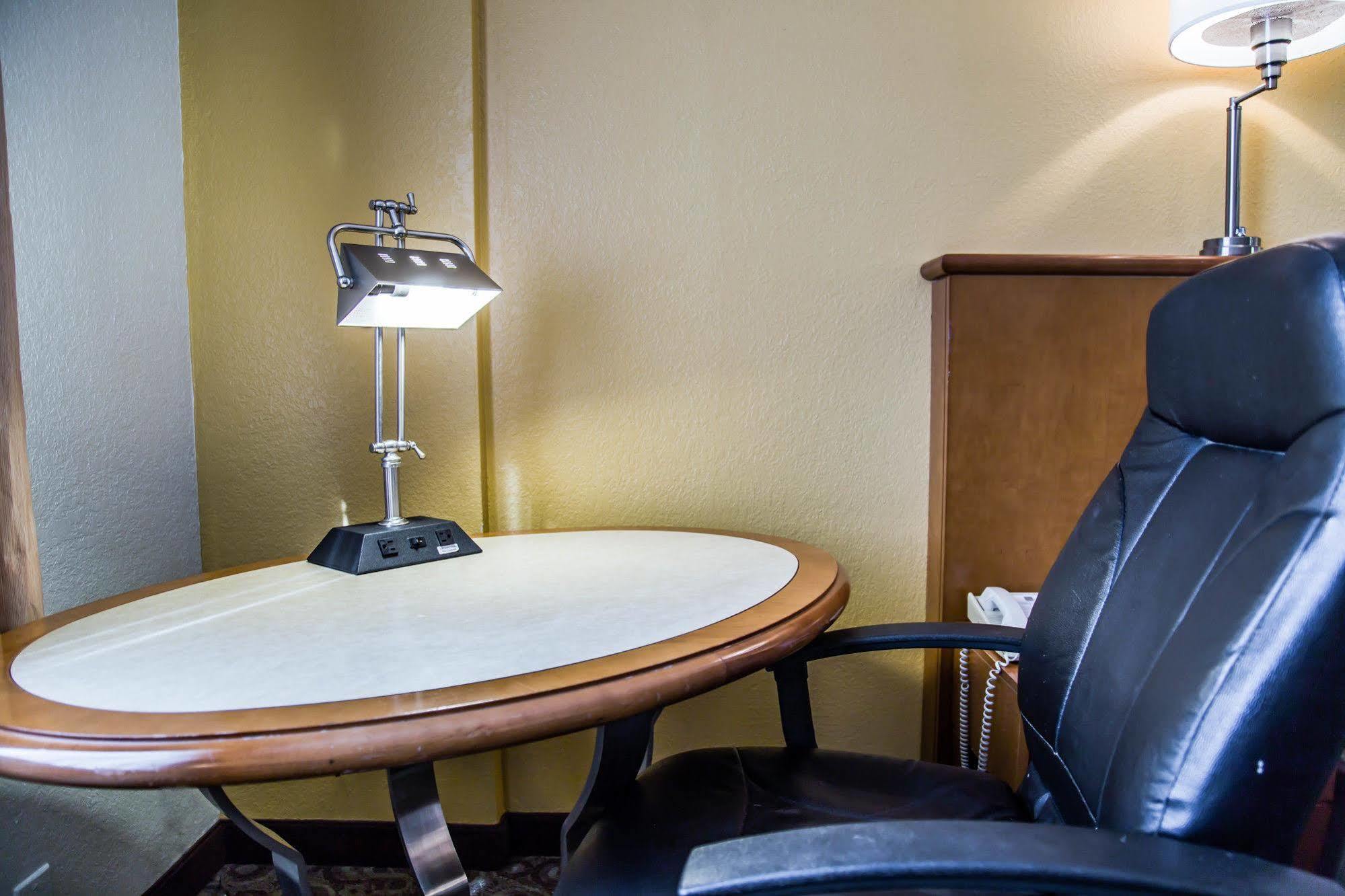 Hotel Quality & Near The Theme Parks 3*