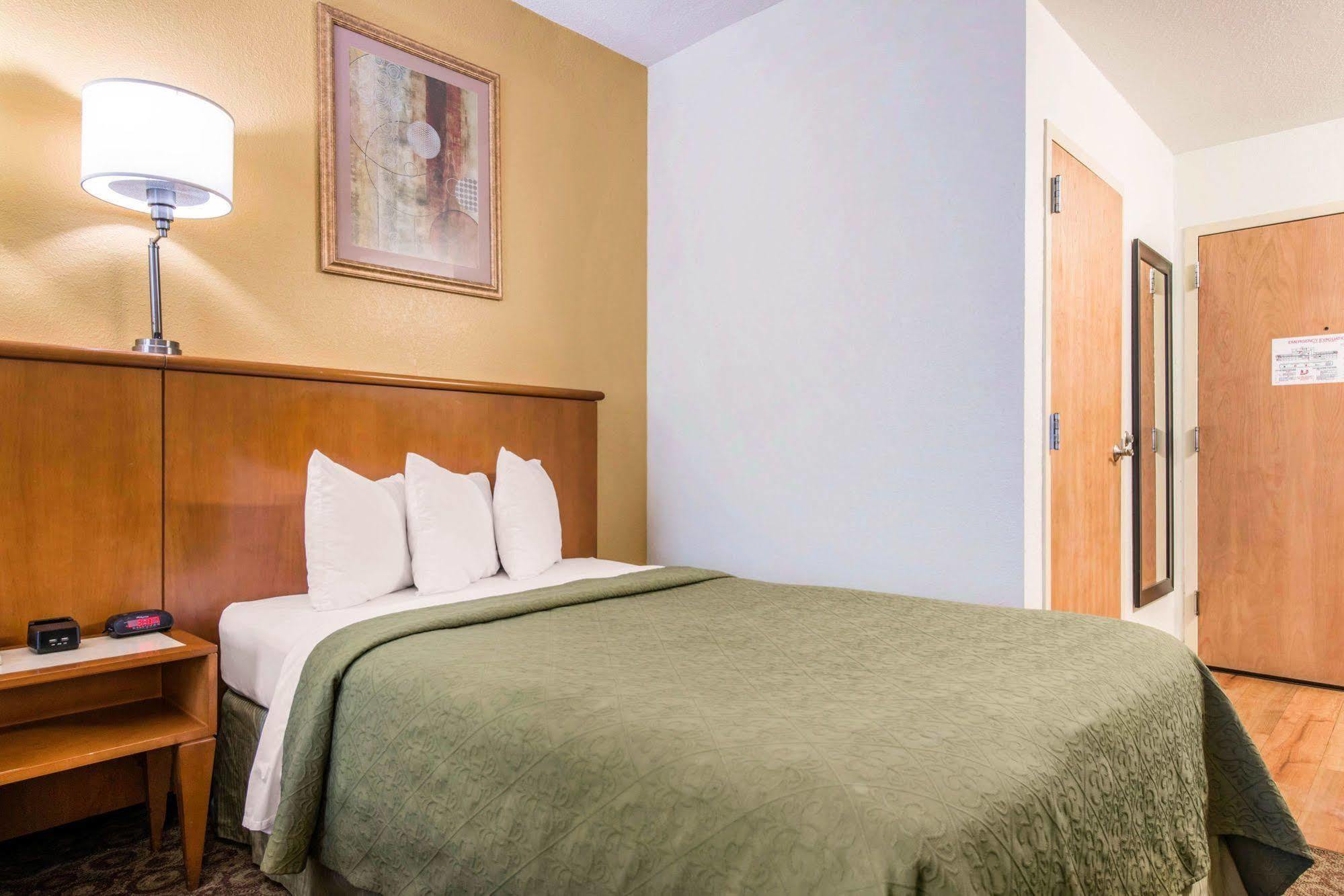 Hotel Quality & Near The Theme Parks