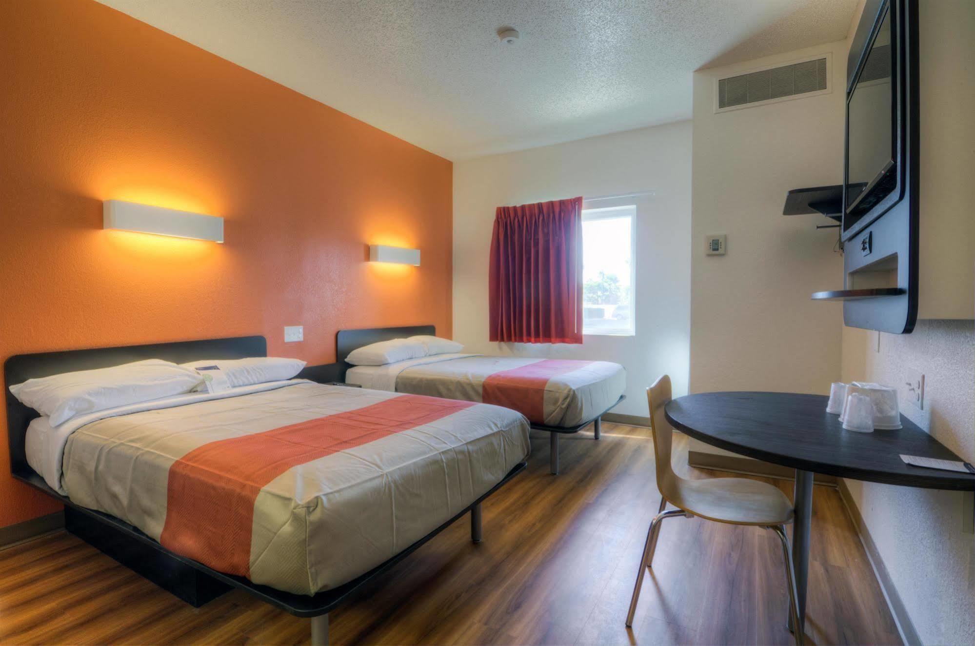 Hotel 6-orlando, Fl - International Dr 4*