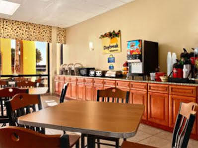 Days By Wyndham Orlando Airport Florida Mall Hotel