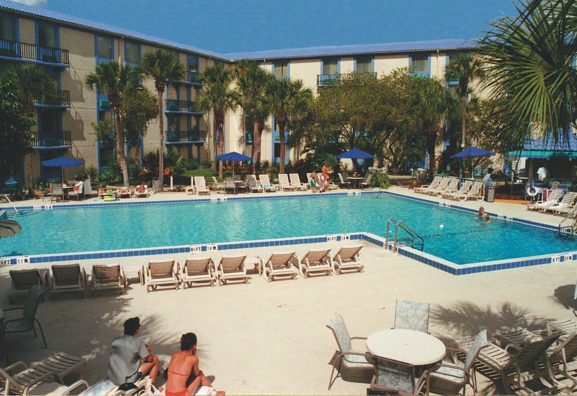 Monumental Movieland Hotel 3*