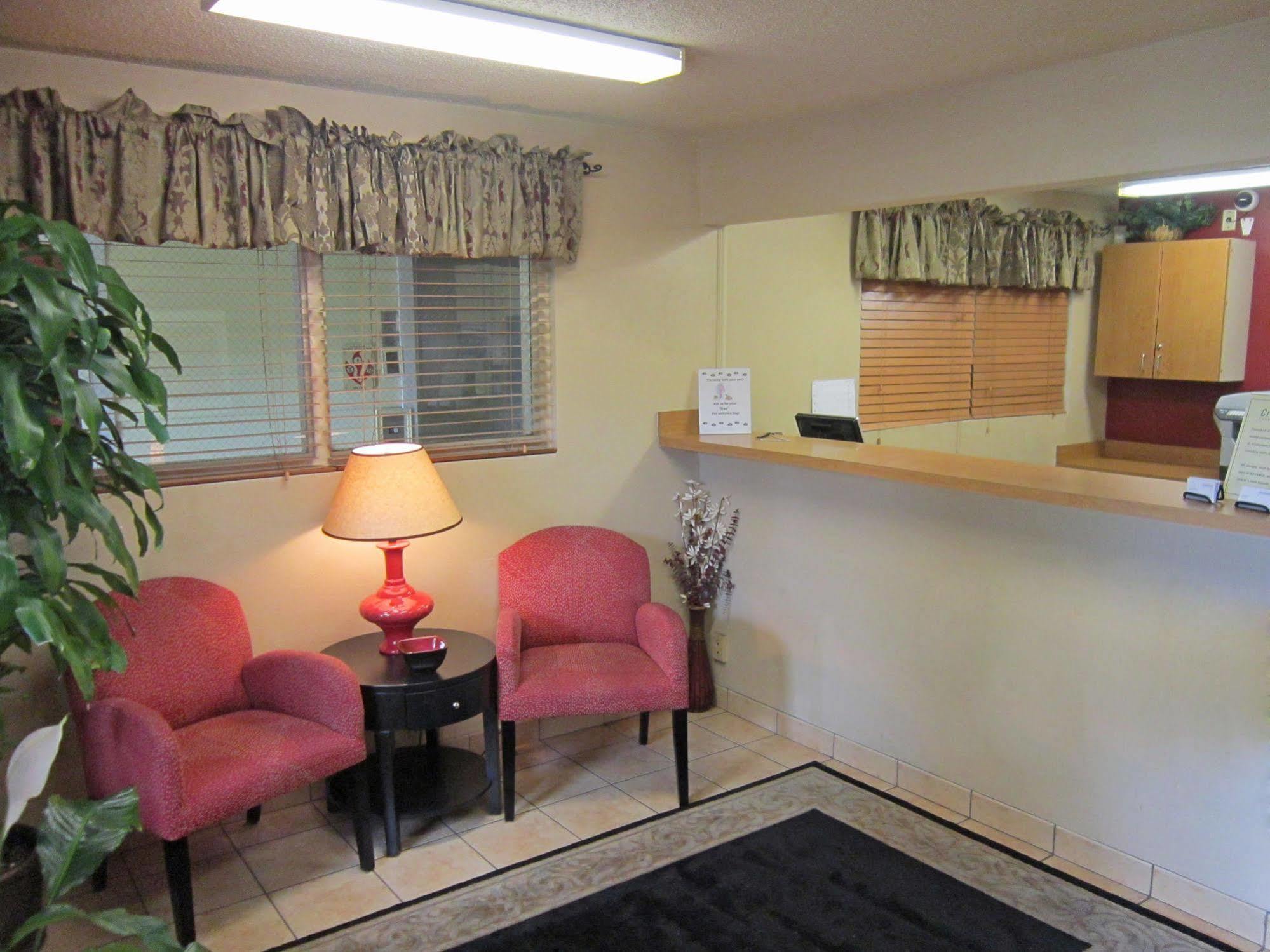 Hometowne By Red Roof Orlando - Ucf Area Motel 2*