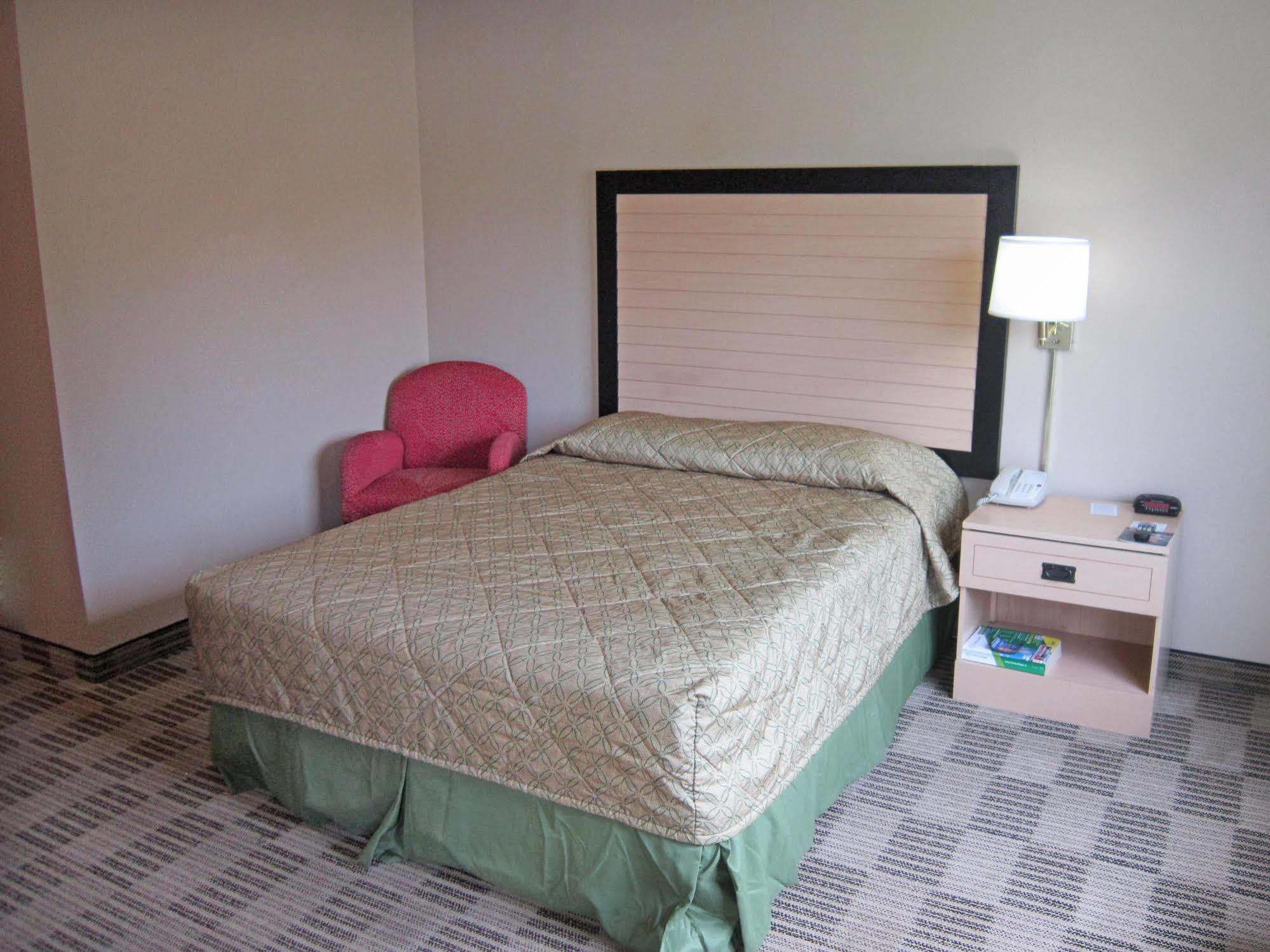 Hometowne By Red Roof Orlando - Ucf Area Motel 2*